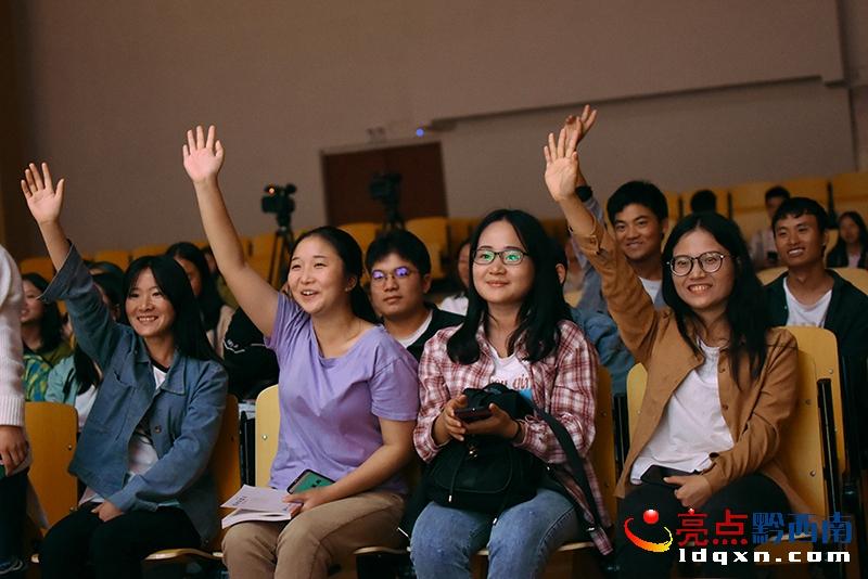 兴义高铁最新动态与小巷中的惊喜发现