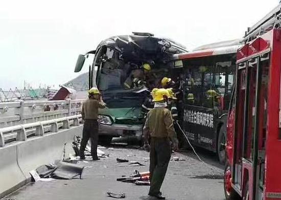 最新撞巴士事件揭秘，背景、事件、影响与时代地位